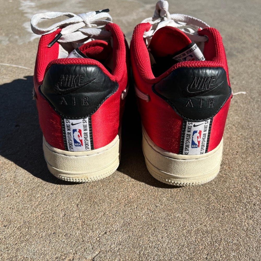 Nike Vintage 07 Air Force 1 LV8 Red 

Mens: 9 
Womens: 11